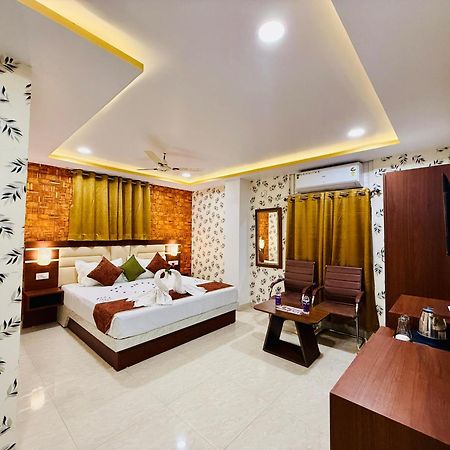 Hotel Golden Crystal ปัฏนา ภายนอก รูปภาพ