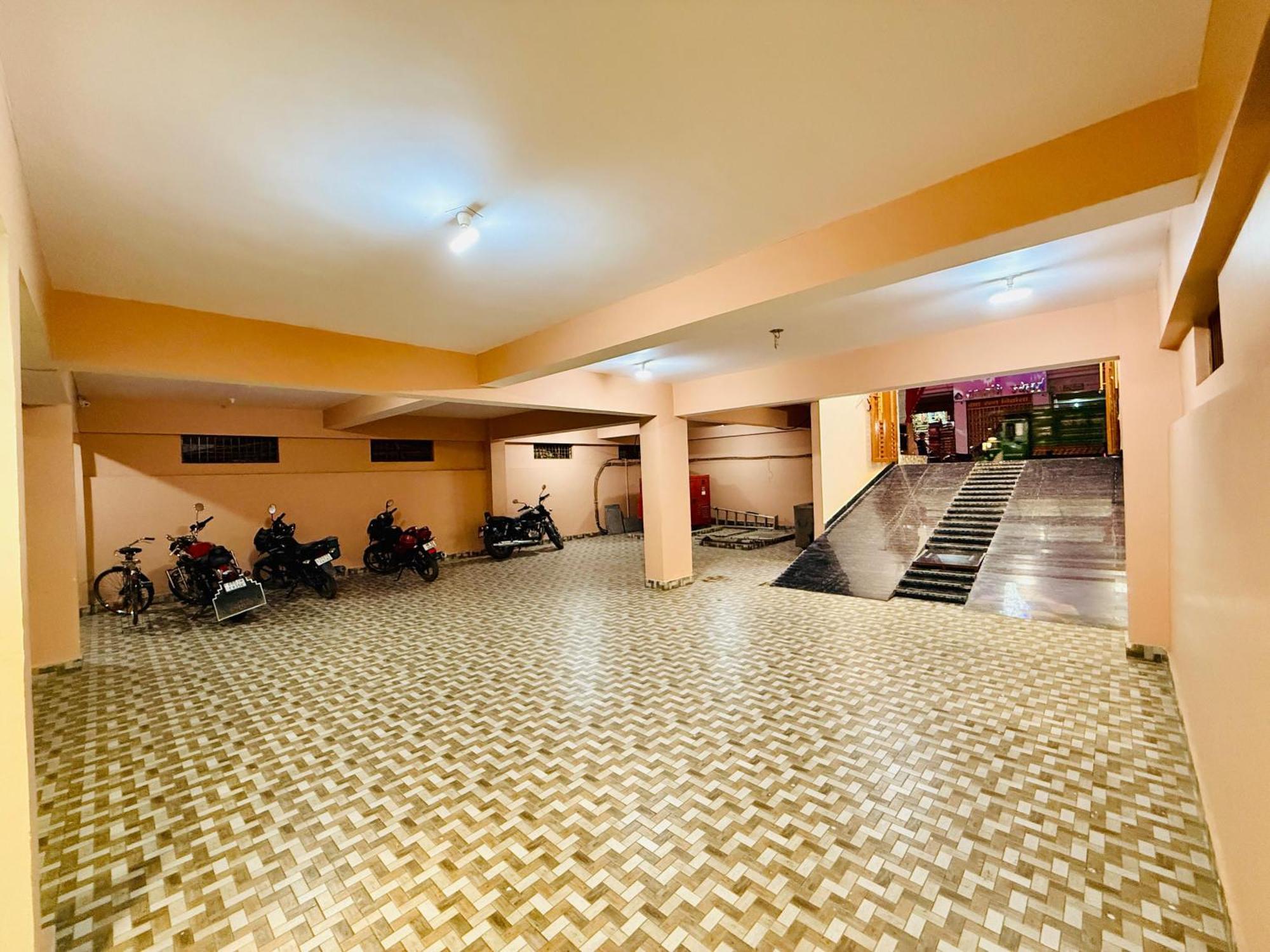 Hotel Golden Crystal ปัฏนา ภายนอก รูปภาพ