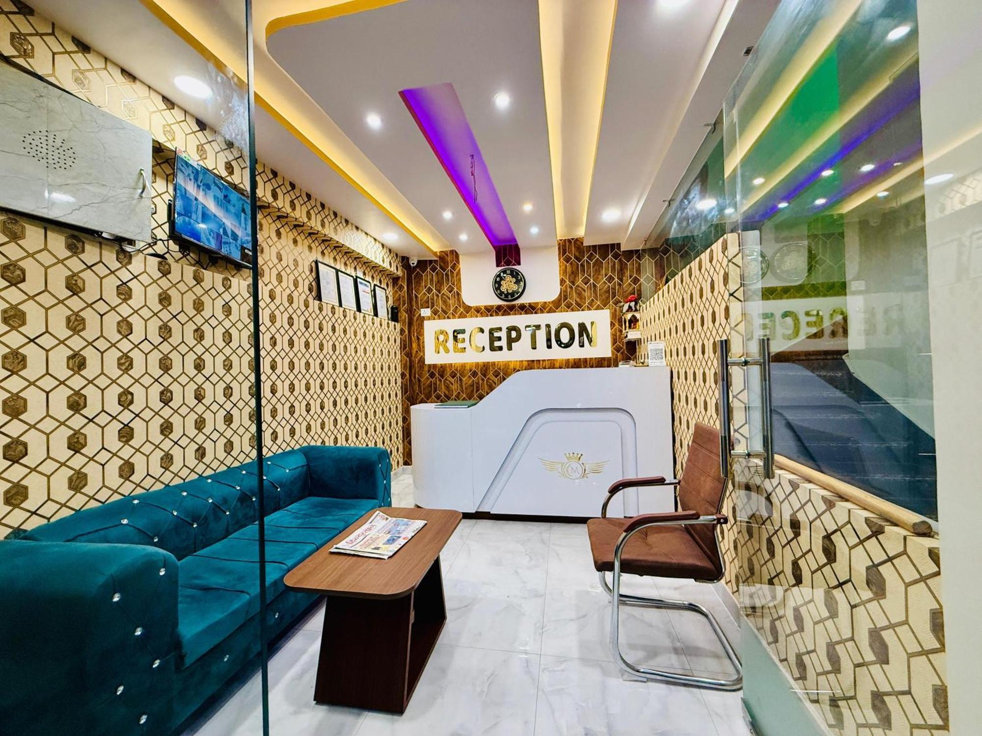 Hotel Golden Crystal ปัฏนา ภายนอก รูปภาพ